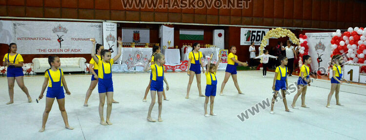 Деца, майки и баби забавляваха публиката в Гимнастрадата в зала „Дружба“