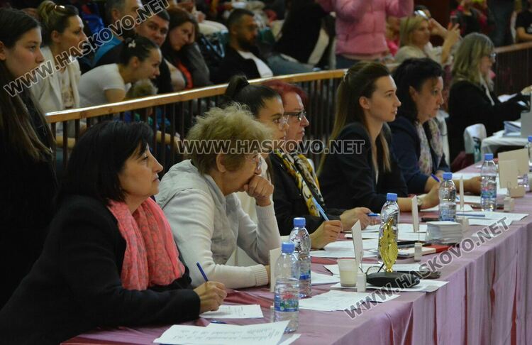 Деца, майки и баби забавляваха публиката в Гимнастрадата в зала „Дружба“