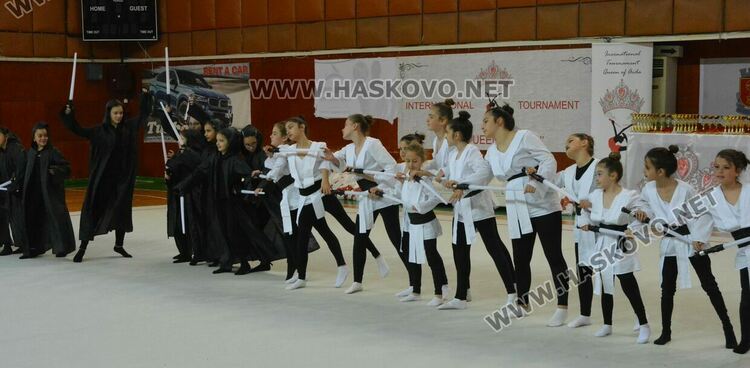 Деца, майки и баби забавляваха публиката в Гимнастрадата в зала „Дружба“