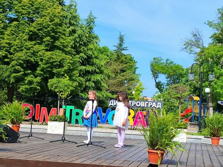 С концерт на деца под мотото "Ние, децата на Европа" Димитровград отбеляза днешния празник 