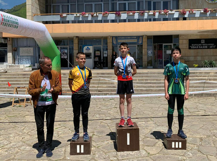 „Компас“ със силно участие в Държавното първенство и състезания по спортно ориентиране 