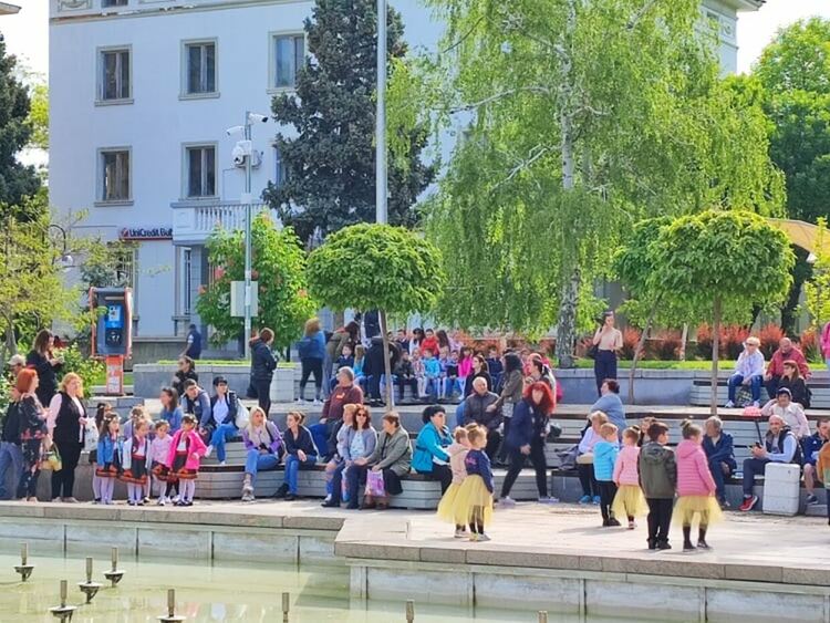 С концерт на деца под мотото "Ние, децата на Европа" Димитровград отбеляза днешния празник 