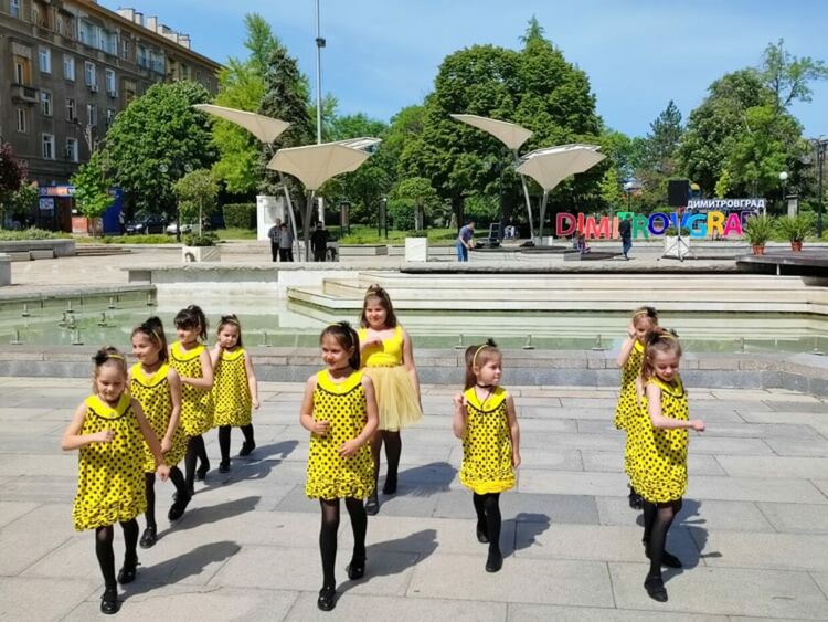 С концерт на деца под мотото "Ние, децата на Европа" Димитровград отбеляза днешния празник 