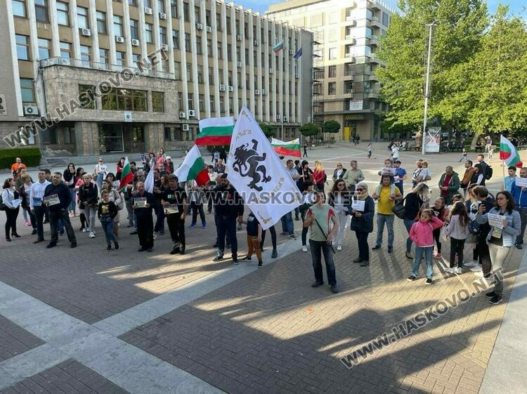 В Хасково протестираха срещу правителството, искат мир и неутралитет