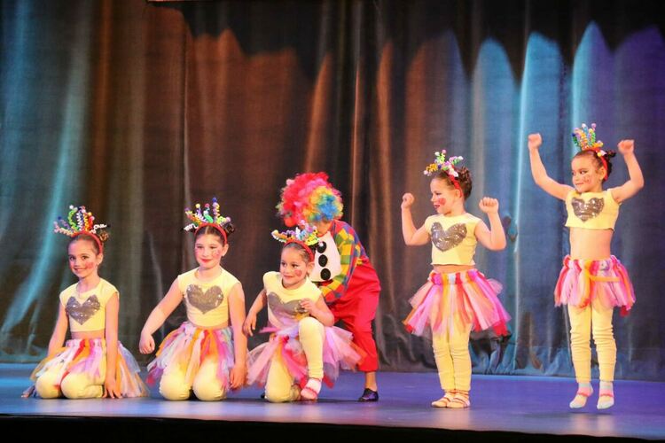 Галаксико с множество награди от Националния танцов фестивал на Камерния танц