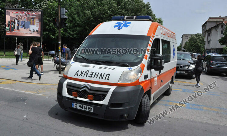 Младеж с Фолксваген блъсна пешеходец в Хасково