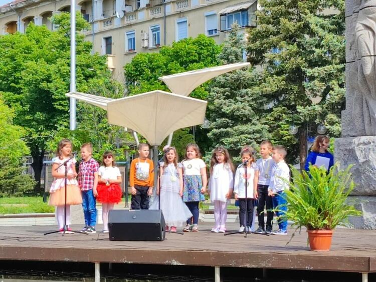 С концерт на деца под мотото "Ние, децата на Европа" Димитровград отбеляза днешния празник 