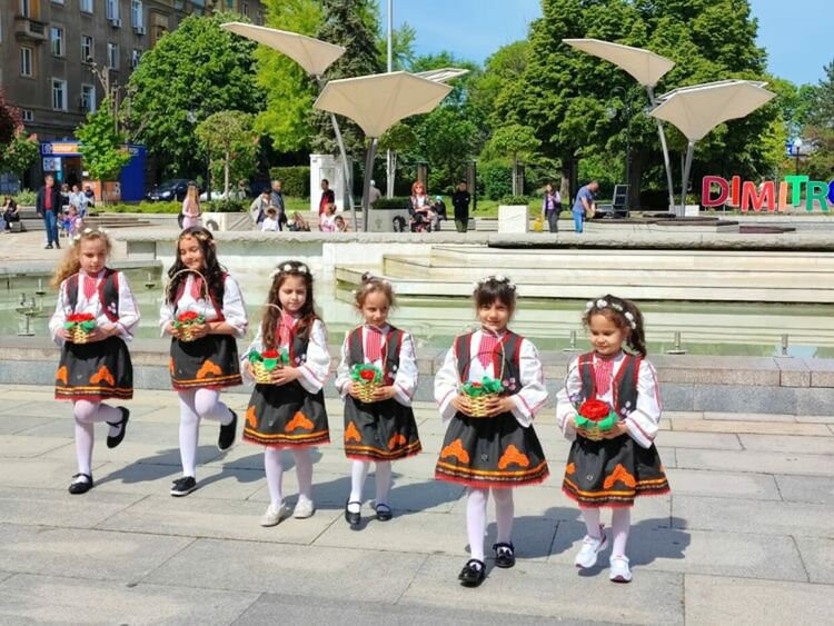 С концерт на деца под мотото "Ние, децата на Европа" Димитровград отбеляза днешния празник 