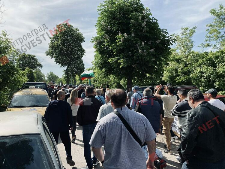 Протест: Служители на ТЕЦ "Марица 3" затвориха главния път Димитровград - Стара Загора