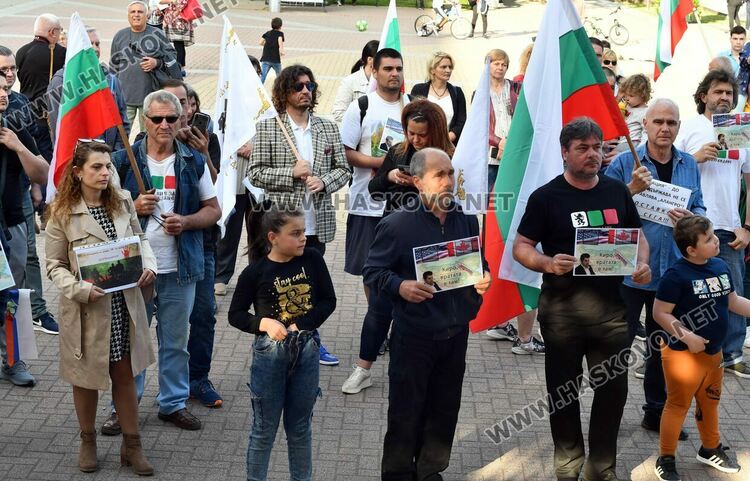 В Хасково протестираха срещу правителството, искат мир и неутралитет
