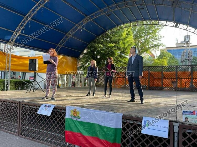 В Хасково протестираха срещу правителството, искат мир и неутралитет