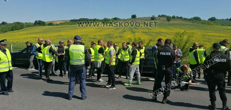 Протестът на превозвачите затвори магистрала „Марица“