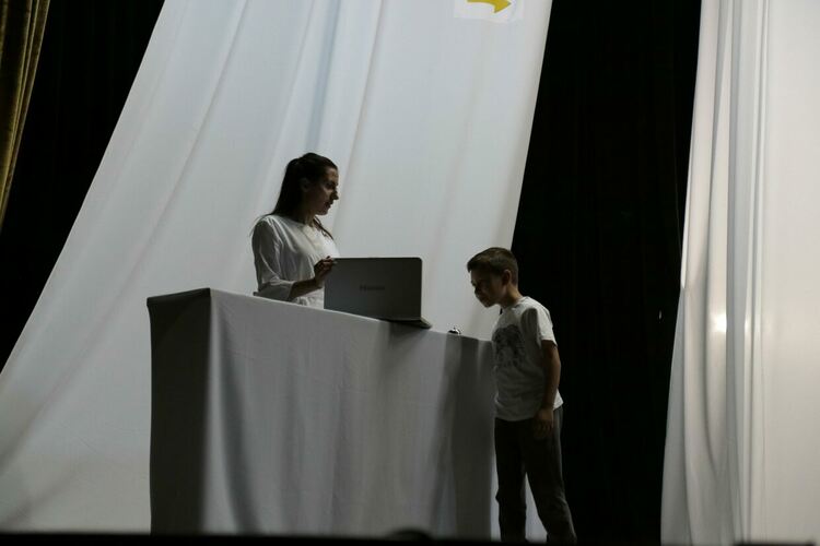 Театрали разнищват човешки съдби в "Хотел между тоя и оня свят"