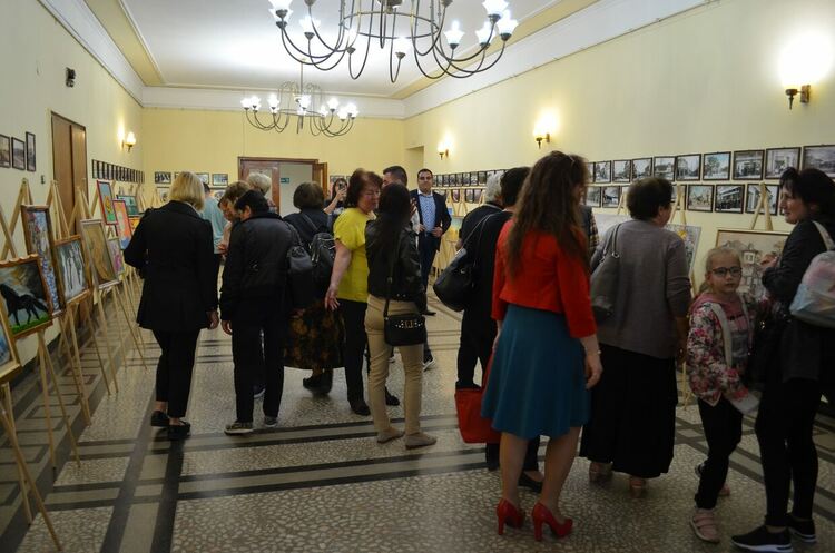 Цветя и пейзажи разцъфнаха във фоайето на читалище "Св.св. Кирил и Методий"