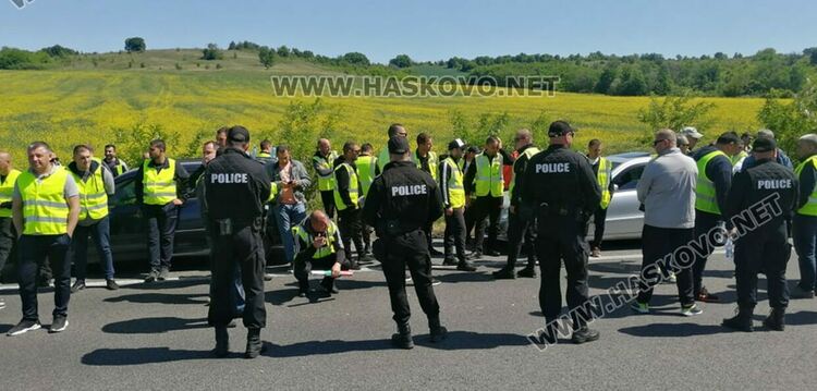 Протестът на превозвачите затвори магистрала „Марица“