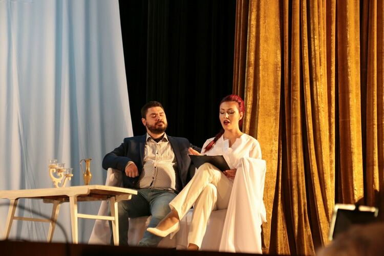 Театрали разнищват човешки съдби в "Хотел между тоя и оня свят"