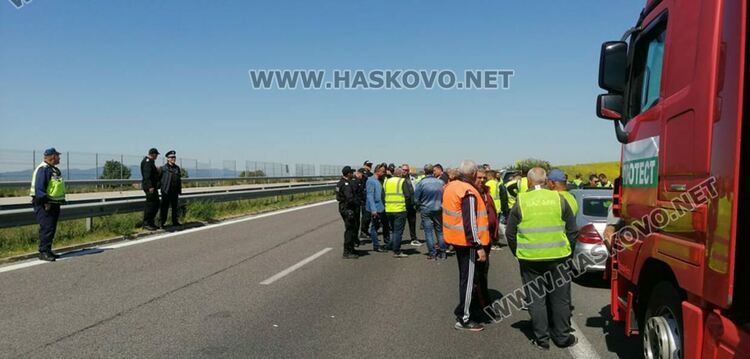 Протестът на превозвачите затвори магистрала „Марица“
