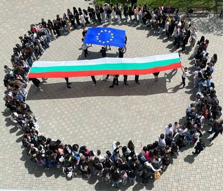 Ботевци отбелязват с флашмоб деня на Европа