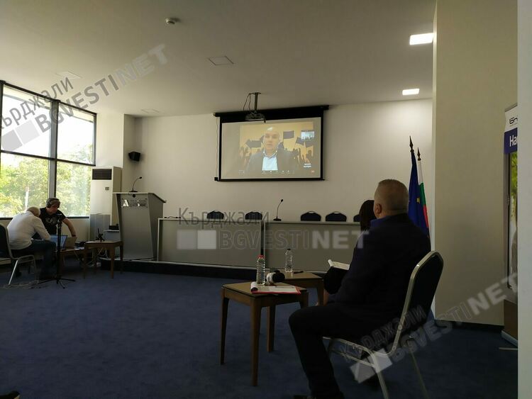 Младите хора дебатираха за миграцията в дискусия, организирана от Радио Кърджали на БНР