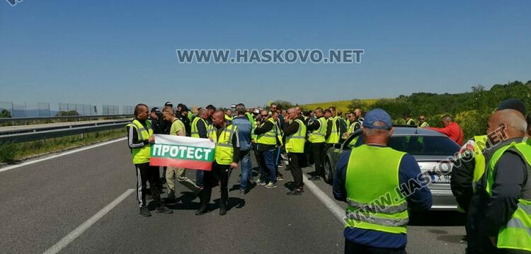 Протестът на превозвачите затвори магистрала „Марица“