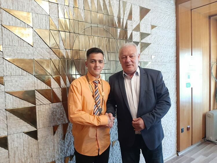 Десетокласник пое управлението на Община Смолян за ден
