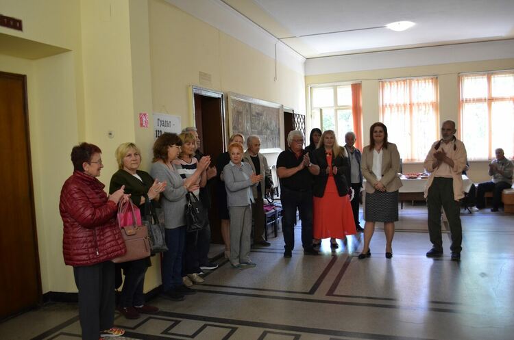 Цветя и пейзажи разцъфнаха във фоайето на читалище "Св.св. Кирил и Методий"