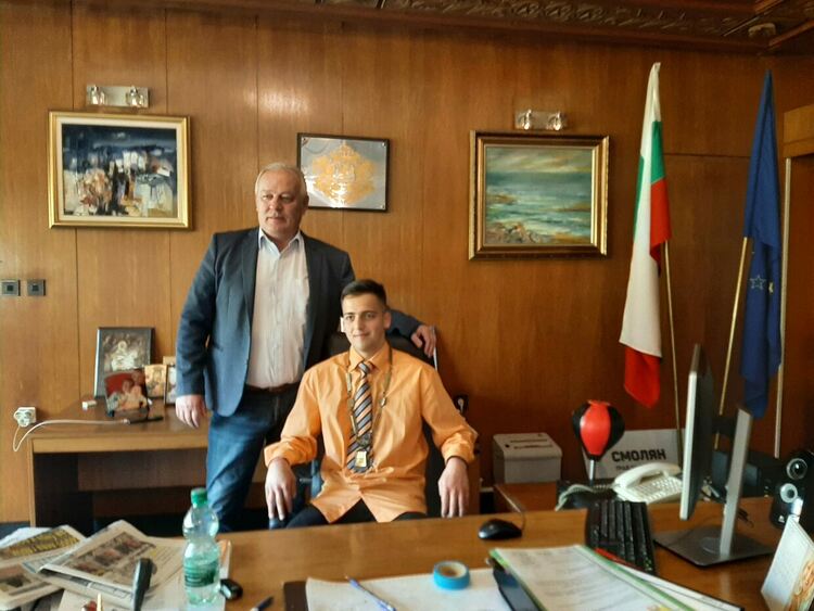 Десетокласник пое управлението на Община Смолян за ден