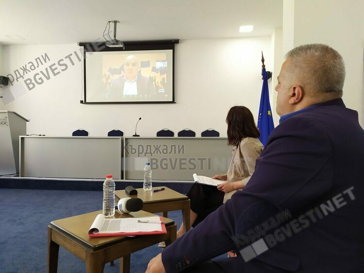 Младите хора дебатираха за миграцията в дискусия, организирана от Радио Кърджали на БНР