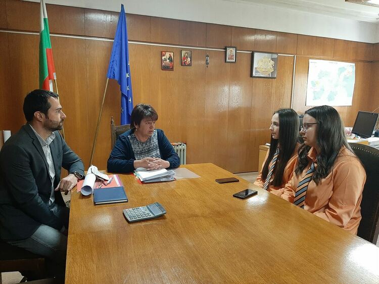 Десетокласник пое управлението на Община Смолян за ден