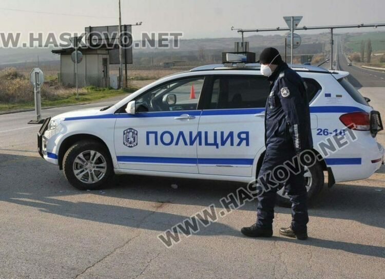 Хванаха 3 деца за кражби от автомобили 