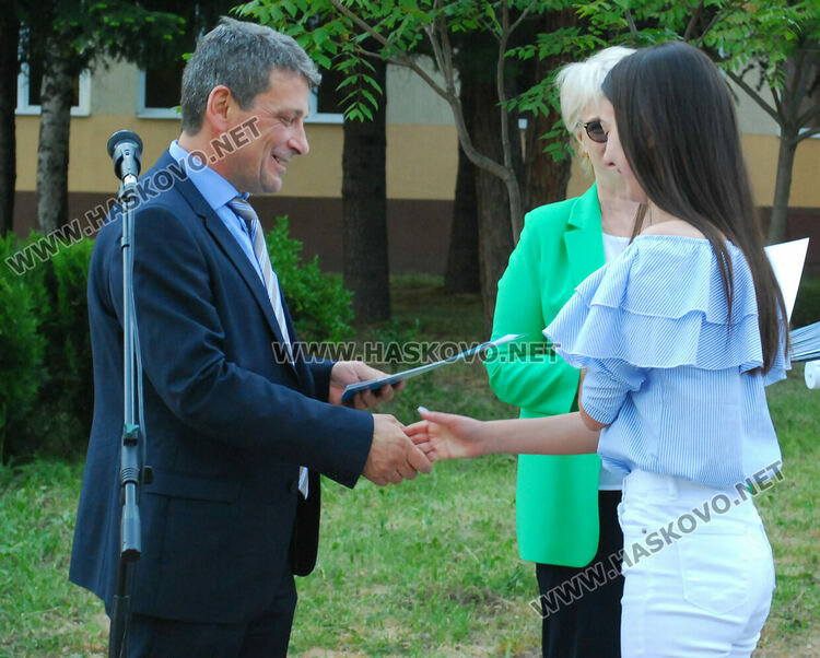 22 ученици от Езиковата с немски езикови дипломи и възможност да са студенти в Германия и Австрия