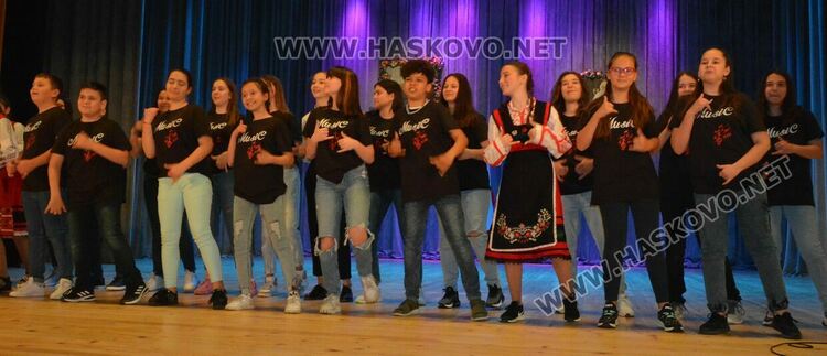 ОУ &bdquo;Св. Климент Охридски&ldquo; празнува 85 години от създаването си