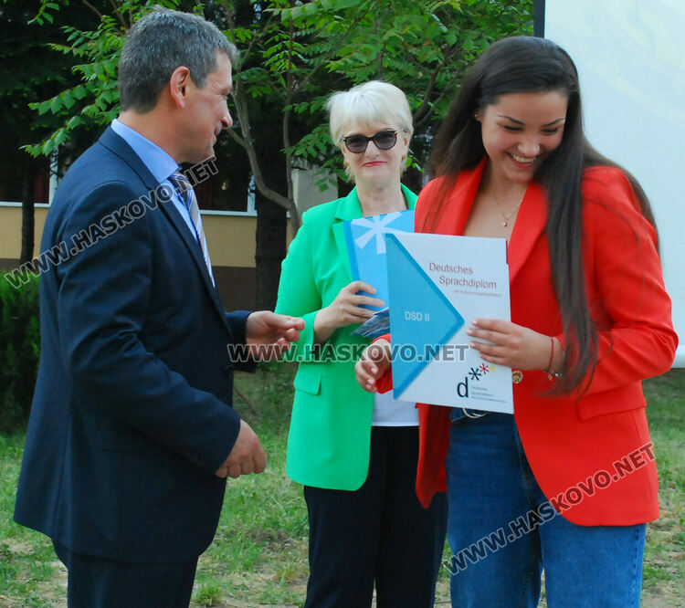 22 ученици от Езиковата с немски езикови дипломи и възможност да са студенти в Германия и Австрия