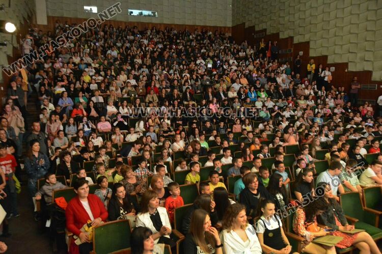 ОУ &bdquo;Св. Климент Охридски&ldquo; празнува 85 години от създаването си