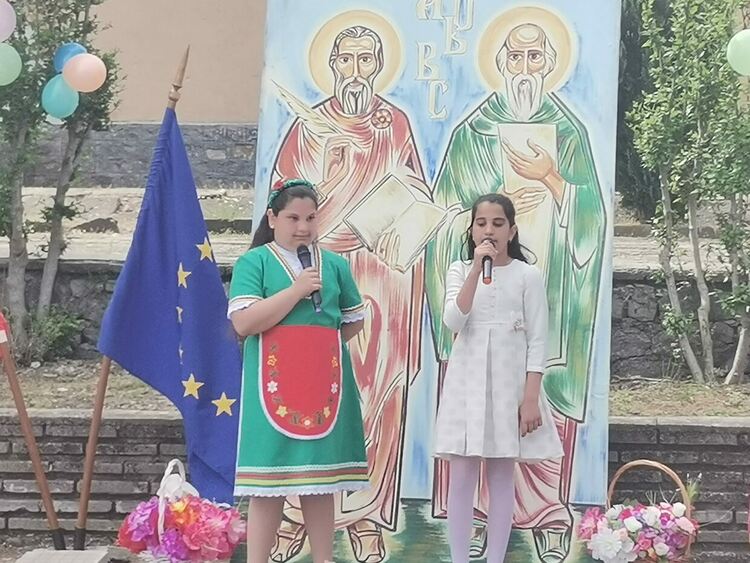 Учениците от Караджалово почетоха своите патрони - Св.св. Кирил и Методий