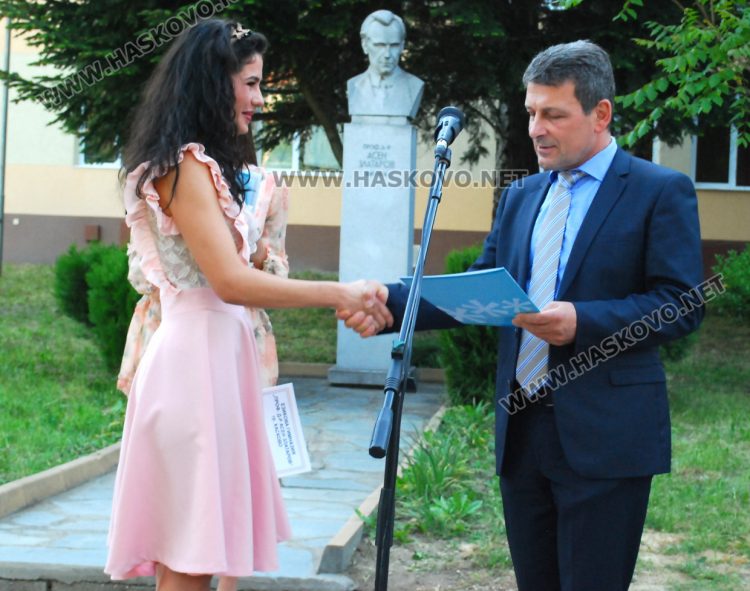 22 ученици от Езиковата с немски езикови дипломи и възможност да са студенти в Германия и Австрия