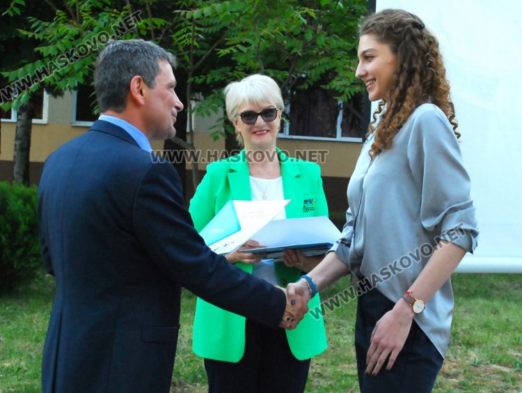 22 ученици от Езиковата с немски езикови дипломи и възможност да са студенти в Германия и Австрия