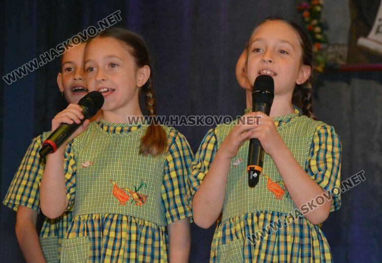 ОУ &bdquo;Св. Климент Охридски&ldquo; празнува 85 години от създаването си