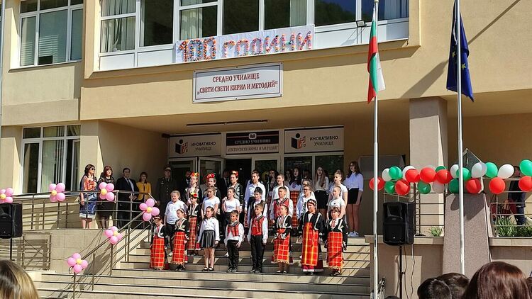 СУ „Св.св. Кирил и Методий“ в Рудозем отбеляза 100 години от създаването си с богата празнична програма