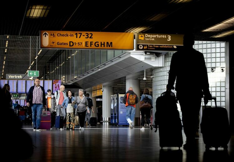 Без маски на летищата и в самолетите в Европа