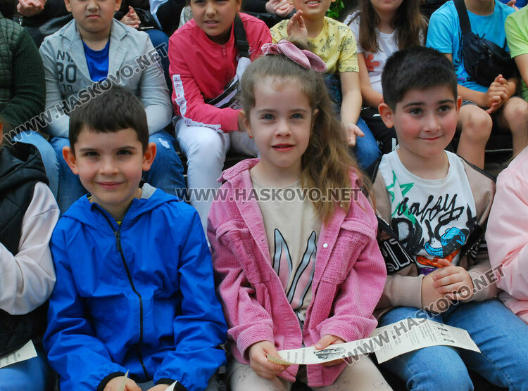 Училище „Св. св. Кирил и Методий“ чества 137 г. от създаването си