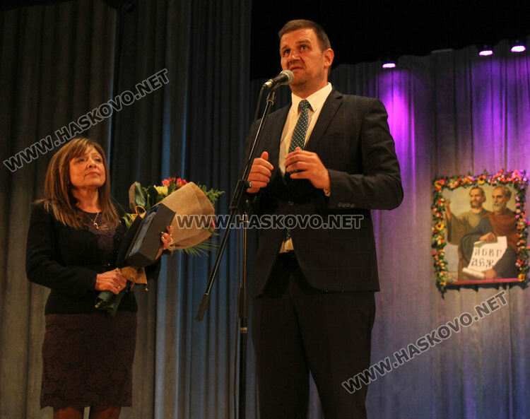 ОУ &bdquo;Св. Климент Охридски&ldquo; празнува 85 години от създаването си