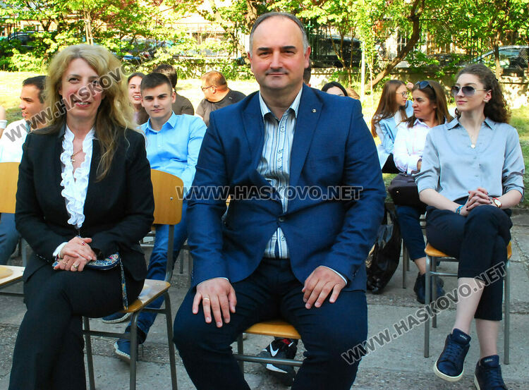 22 ученици от Езиковата с немски езикови дипломи и възможност да са студенти в Германия и Австрия