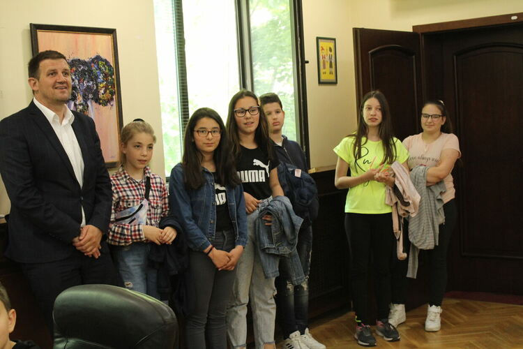 Кметът Станислав Дечев отвори кабинета си за ученици 