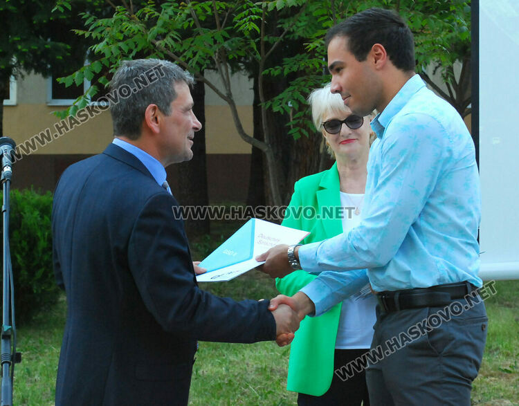 22 ученици от Езиковата с немски езикови дипломи и възможност да са студенти в Германия и Австрия