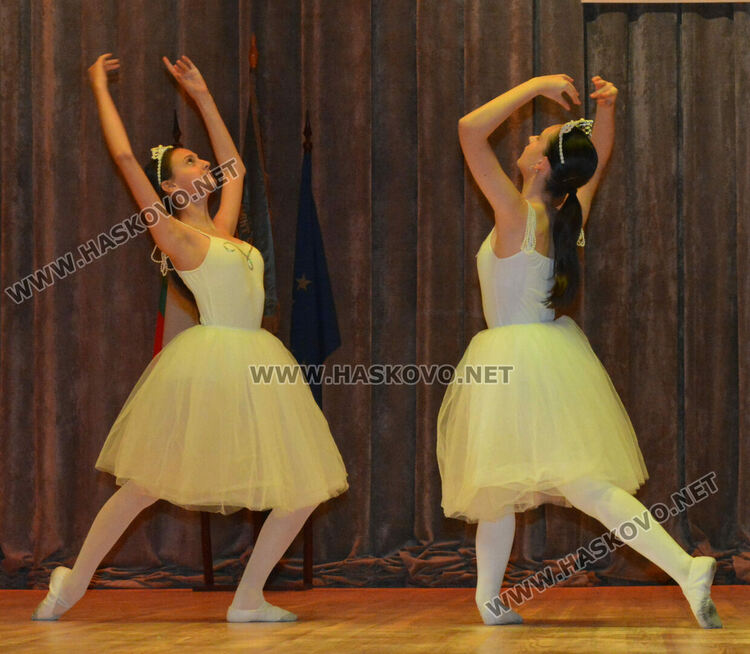 ОУ &bdquo;Св. Климент Охридски&ldquo; празнува 85 години от създаването си