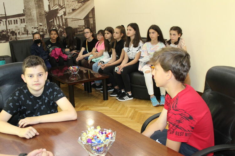 Кметът Станислав Дечев отвори кабинета си за ученици 