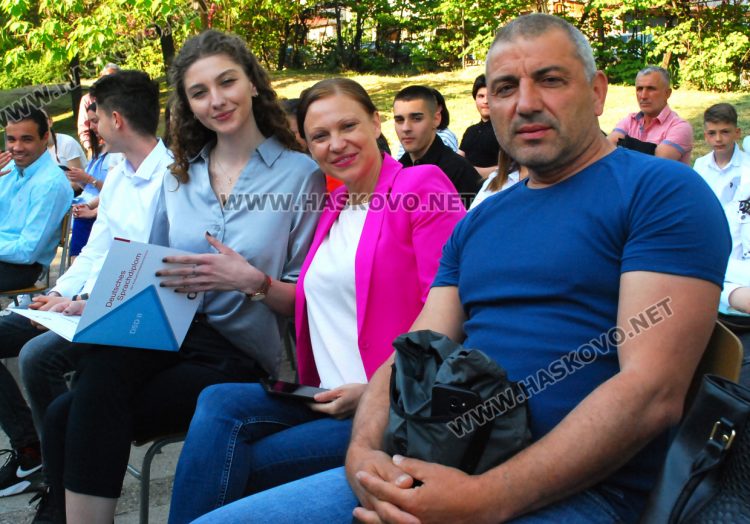 22 ученици от Езиковата с немски езикови дипломи и възможност да са студенти в Германия и Австрия