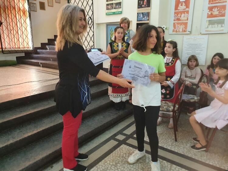 Растения и животни "превзеха" първия етаж на читалището в Първомай