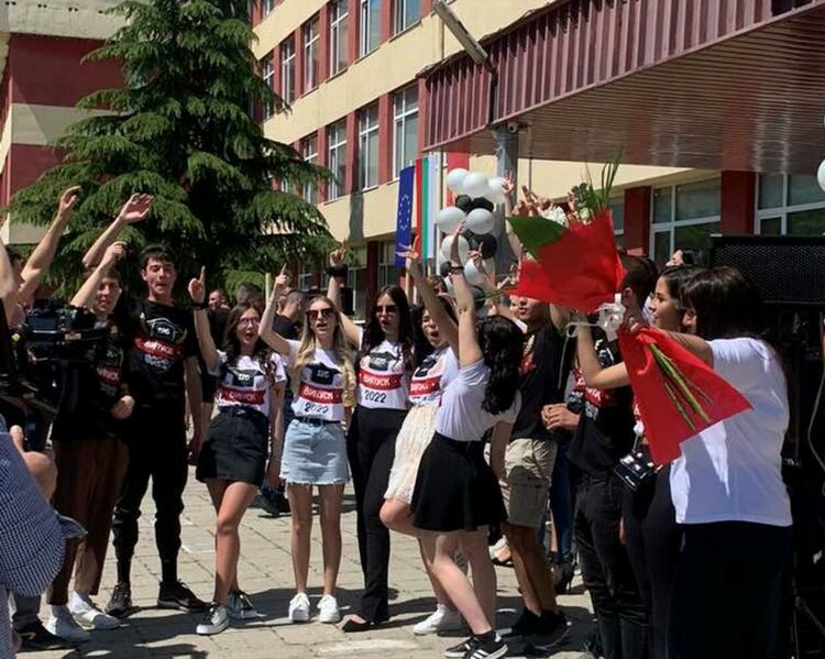 Училище "Златаров" изпрати поредния випуск